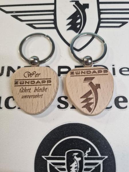 Zündapp Buche Schlüsselanhänger beidseitige Lasergravur " Wer Zündapp fährt, bleibt unversehrt "